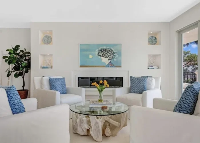 Cozy-living-room-interiors-by-Decorilla-designer-Michael-J-1024x678